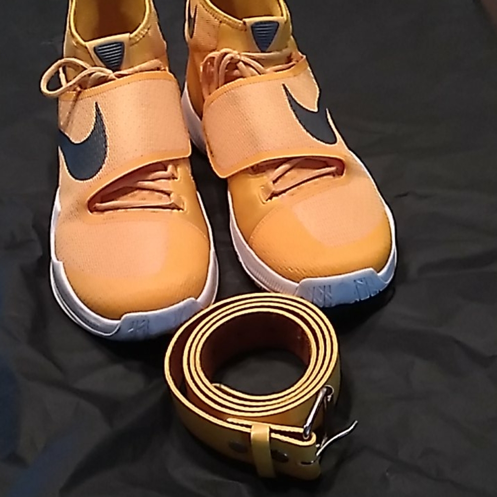 Nike Hyper revs shoes with matching belt